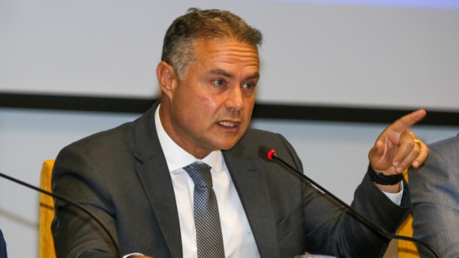 Ministro critica parlamentares e defende PEC para limitar emendas
