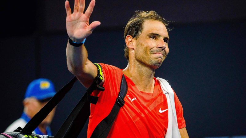 Nadal perde em retorno às quadras e volta a sentir lesão que o afastou do circuito – 05/01/2024 – Esporte