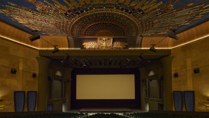 Netflix reabre cinema histórico de Hollywood após reforma – 11/11/2023 – Turismo