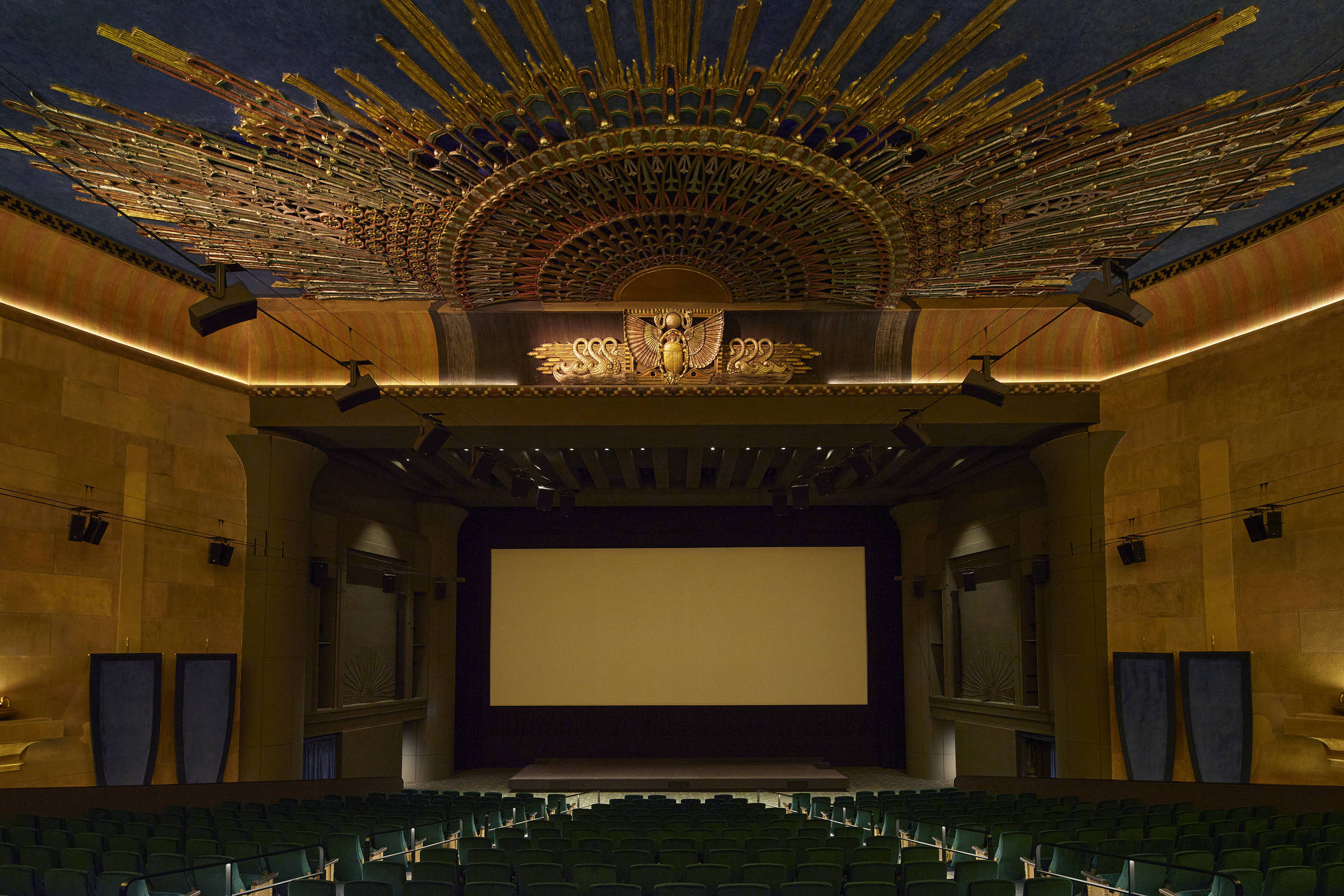 Netflix reabre cinema histórico de Hollywood após reforma – 11/11/2023 – Turismo
