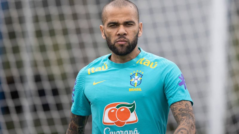 Nova versão de Daniel Alves pode reduzir pena pela metade – 18/01/2024 – Esporte