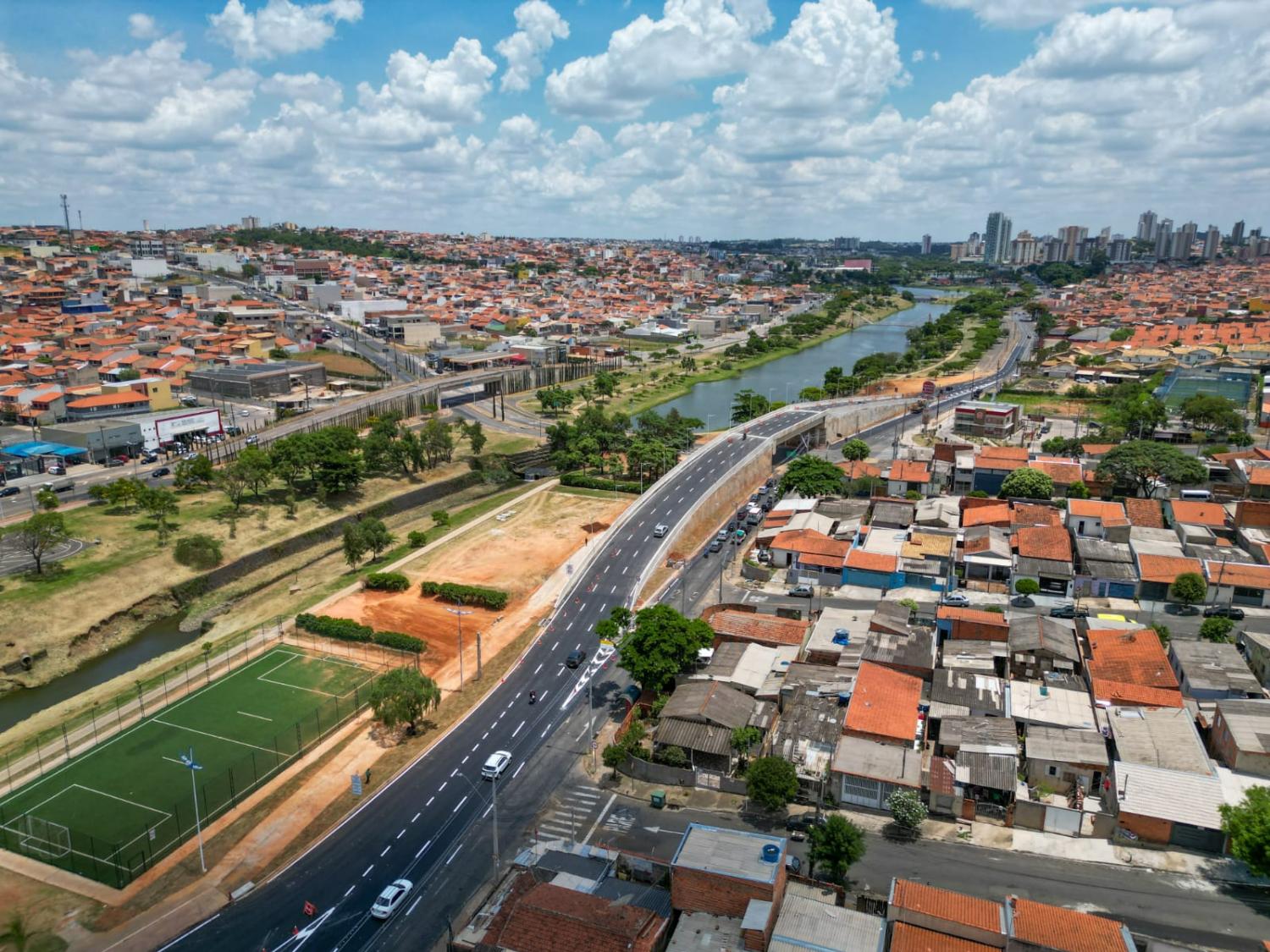 Novo elevado construdo na altura do Tancredo Neves j est liberado para trfego de veculos