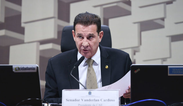 Presidente da CAE pede informações ao governo sobre desoneração da folha