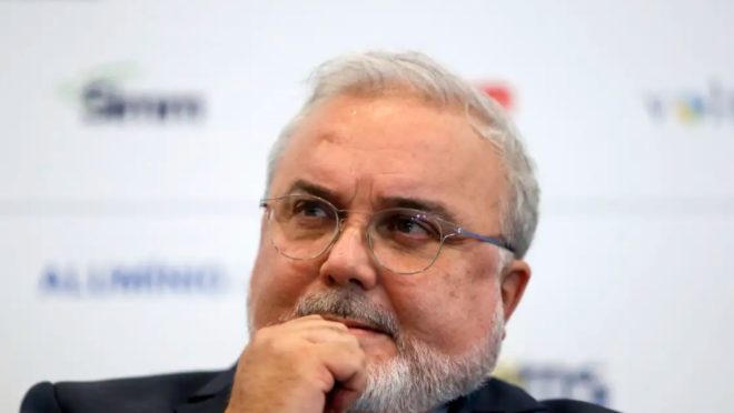 Presidente da Petrobras defende exploração de petroleo no AM e RS