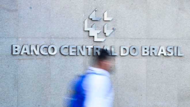 Servidores do BC fazem greve e cobram benefícios dados a outros órgãos