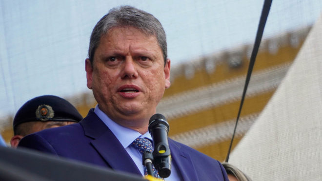 Tarcísio prepara proposta que aumenta em 1,5% o ICMS em São Paulo