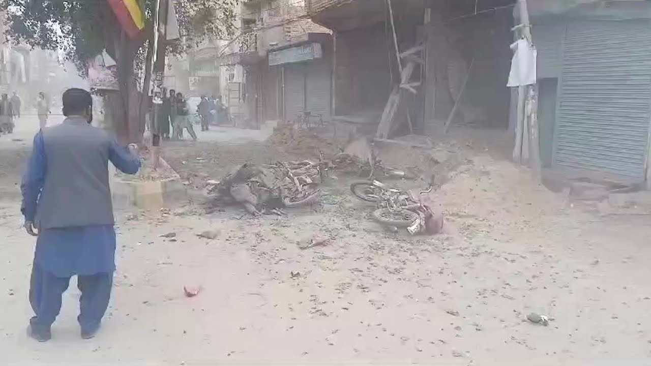 Ao menos quatro mortos por atentado com bomba perto de comício no Paquistão | AFP