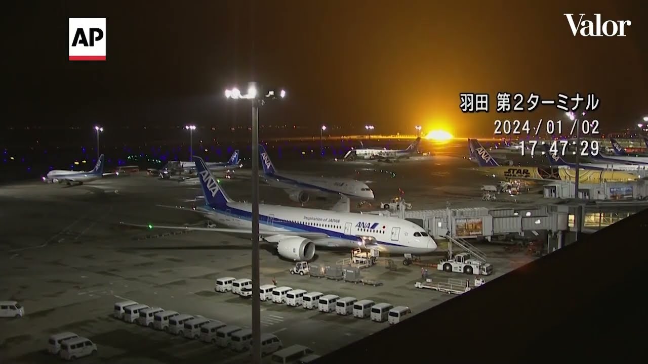 Avião da Japan Airlines se choca com outra aeronave no aeroporto de Tóquio