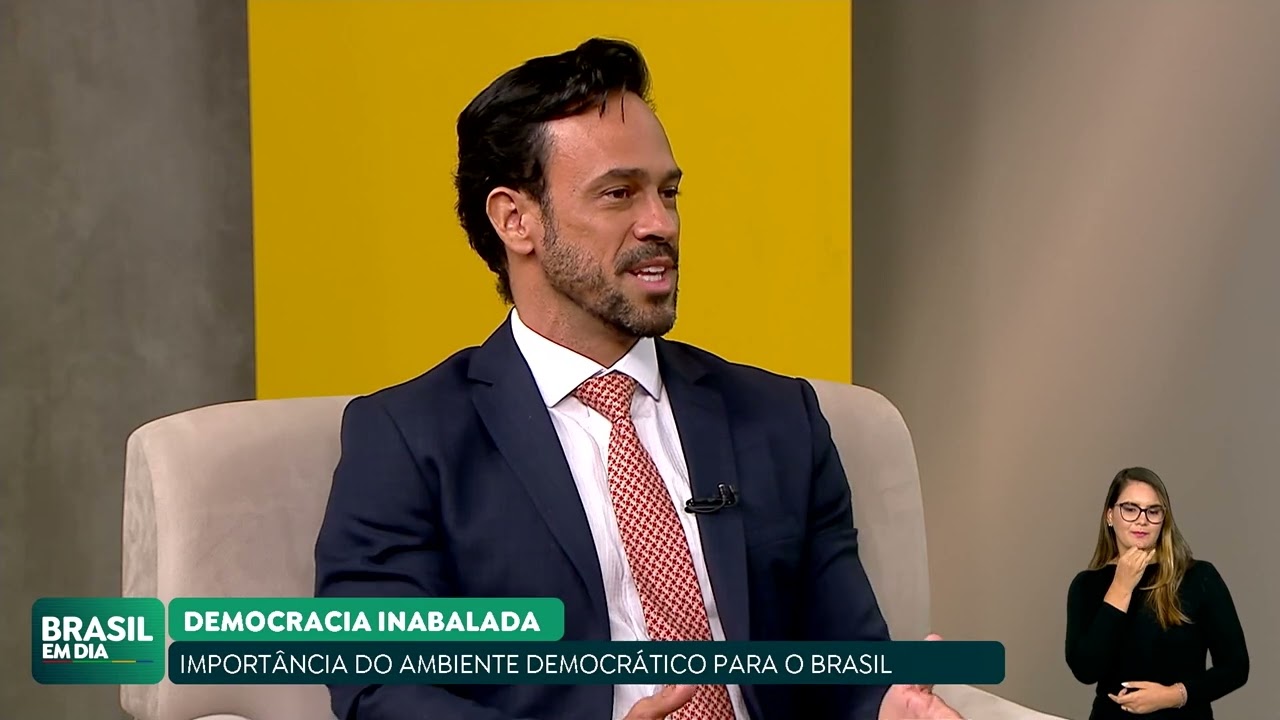 ENTREVISTA: CIENTISTA POLÍTICO FALA SOBRE A IMPORTÂNCIA DO AMBIENTE DEMOCRÁTICO PARA O BRASIL