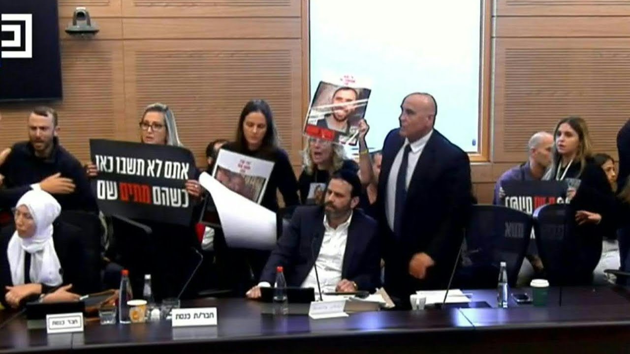 Familiares de reféns do Hamas em Gaza invadem o Parlamento israelense | AFP