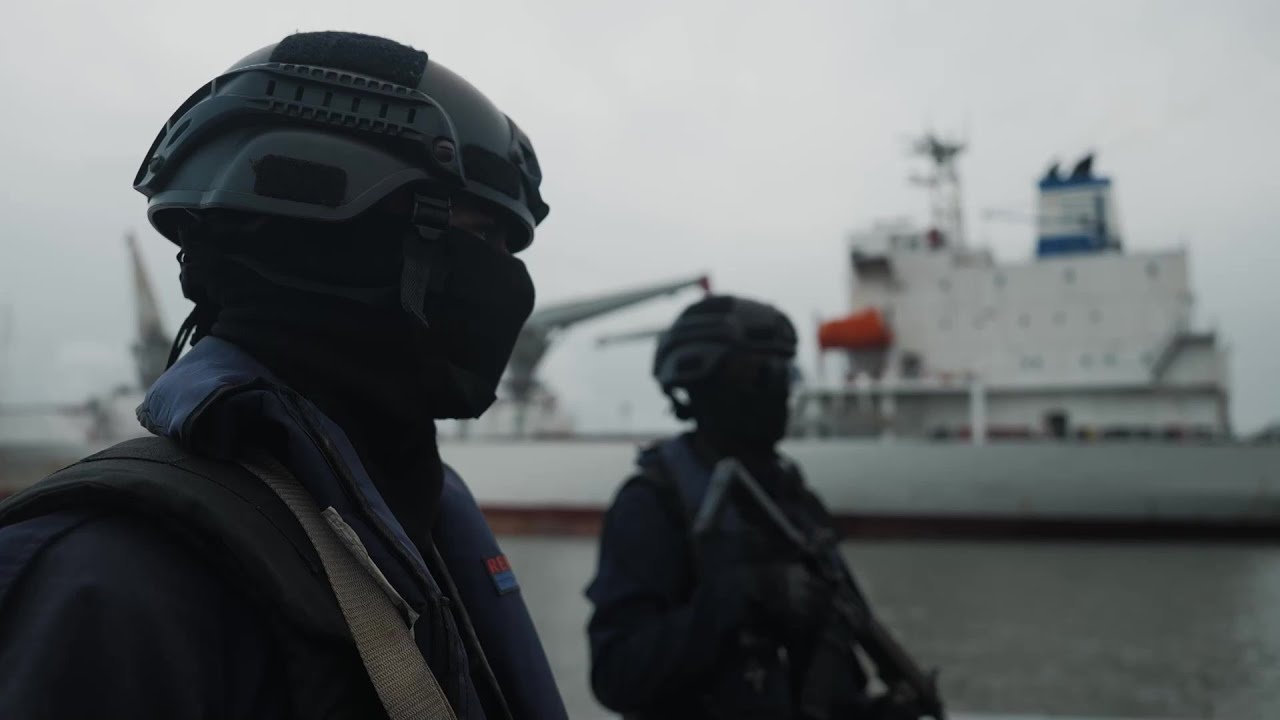 Guarda Costeira equatoriana combate traficantes em Guayaquil | AFP