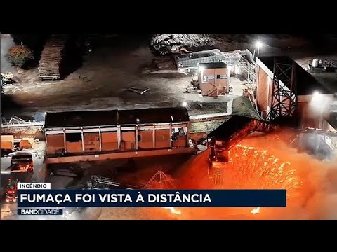Incêndio atinge fábrica de chapas de madeira em Salto