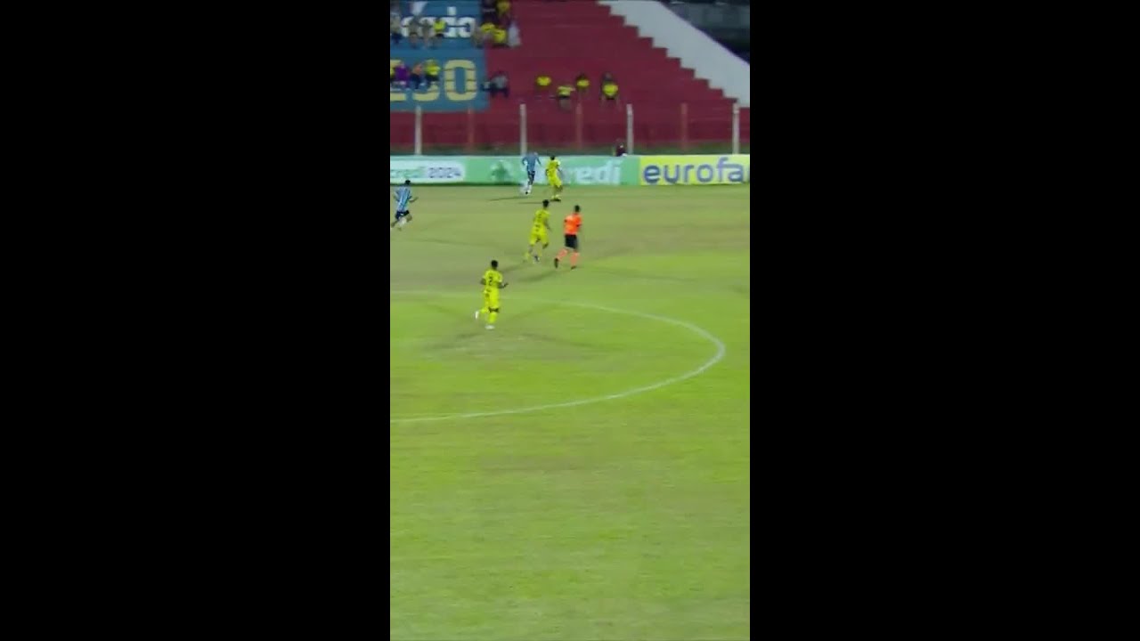 JARDIEL, DO GRÊMIO, FAZ UM GOLAÇO DE FORA DA ÁREA NA COPINHA | #shorts | ge.globo