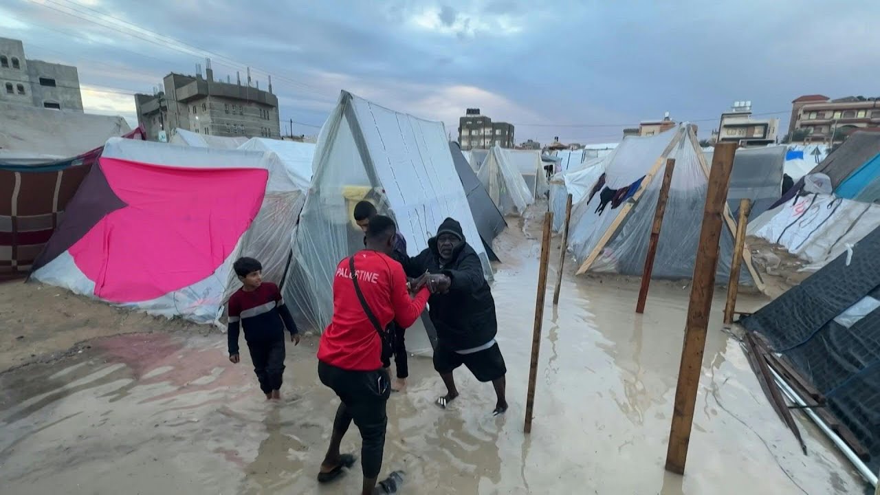 Milhares de civis permanecem bloqueados por combates em Gaza | AFP