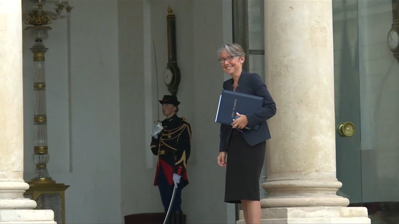 Primeira-ministra da França apresenta sua demissão a Macron | AFP