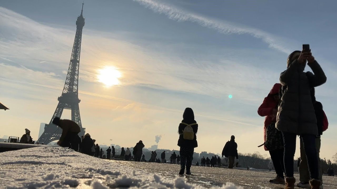 Torre Eiffel supera em 2023 número de visitantes pré-pandemia | AFP