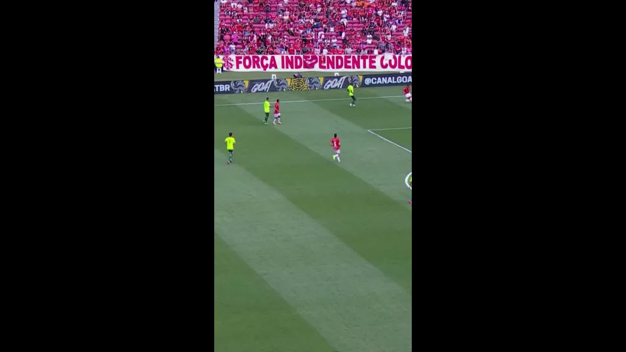 VALENCIA TROPEÇA E CAI SOZINHO NA CARA DO GOL | INTERNACIONAL X YPIRANGA-RS | #shorts | ge.globo