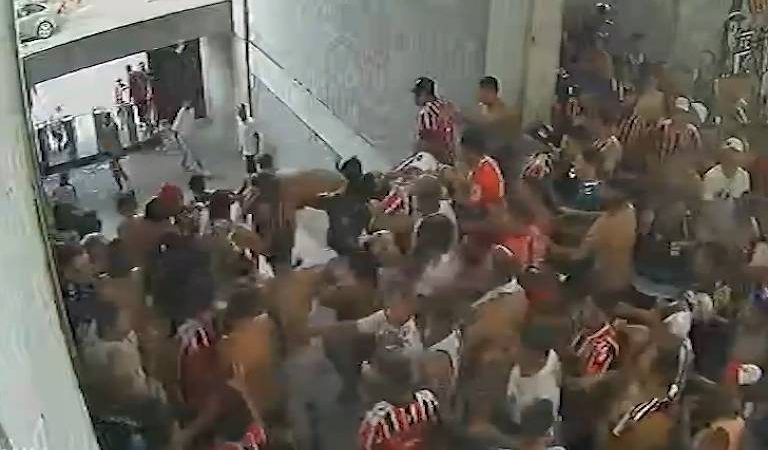 Argentino morre após levar facada em estádio de futebol – 04/02/2024 – Esporte
