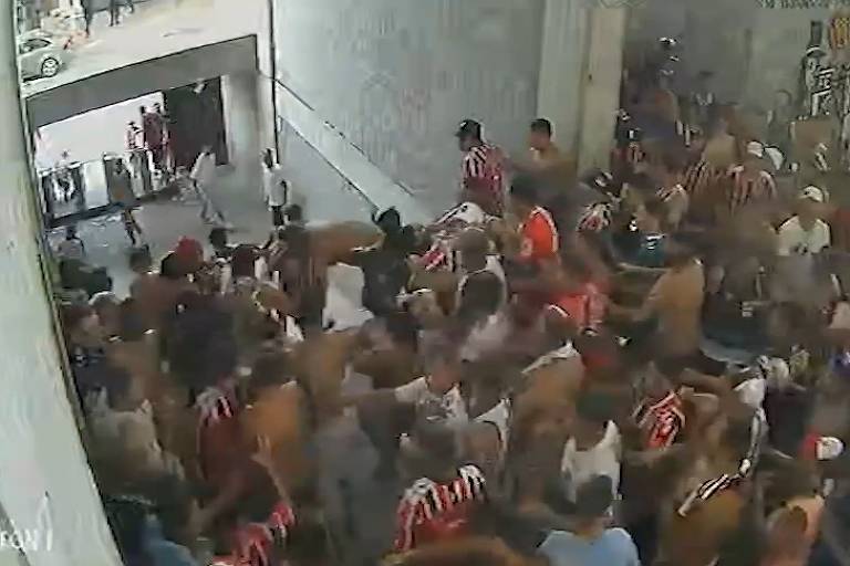 Argentino morre após levar facada em estádio de futebol – 04/02/2024 – Esporte