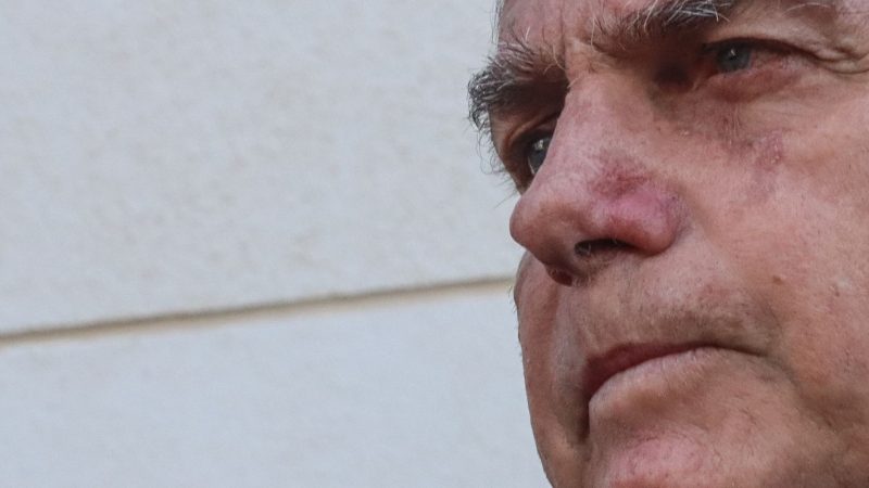 Bolsonaro pediu e aprovou mudança em minuta que previa golpe, diz PF