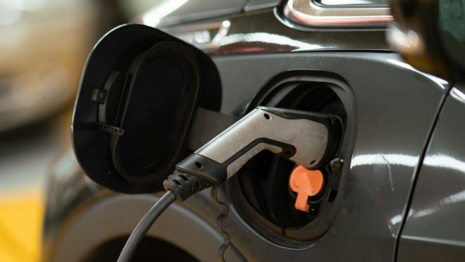 Carro elétrico é o futuro da mobilidade no Brasil? Dê a sua opinião