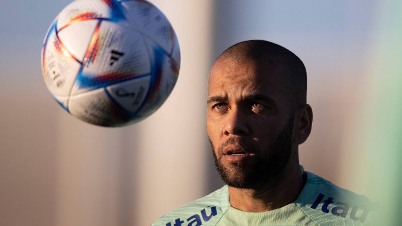 Daniel Alves, de jogador recordista a condenado estupro – 22/02/2024 – Esporte