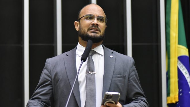 Deputado dispara contra Lula após universidade da BA anunciar queda no orçamento