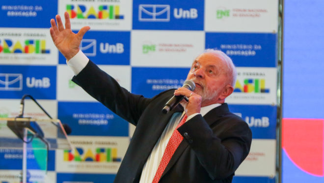 Despesa com funcionalismo volta a crescer com Lula