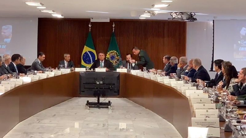 Em vídeo, Bolsonaro orienta ministros a questionar urnas e Judiciário