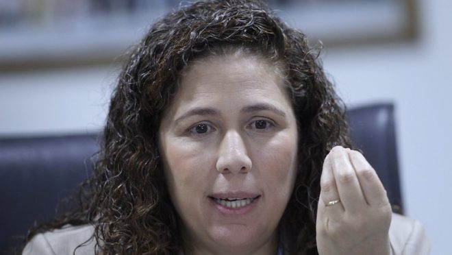 Governo aguarda arrecadação extra para definir reajuste de servidores