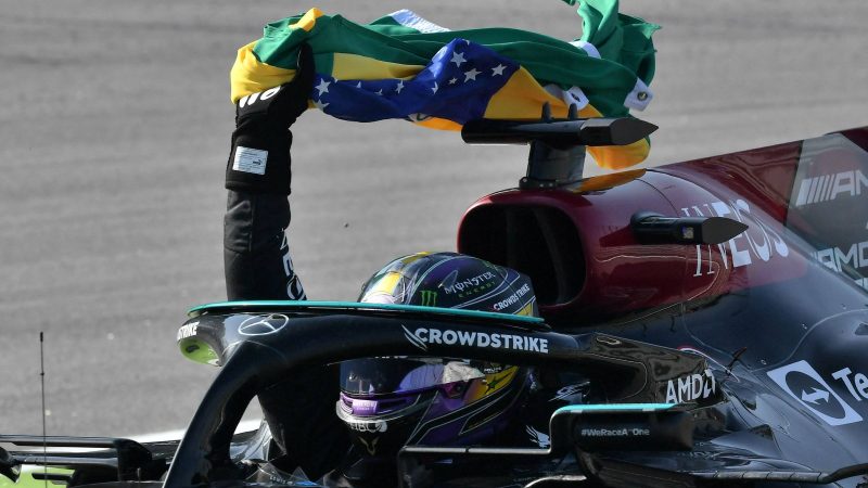 Hamilton fecha com Ferrari e realiza sonho de Senna – 01/02/2024 – Esporte