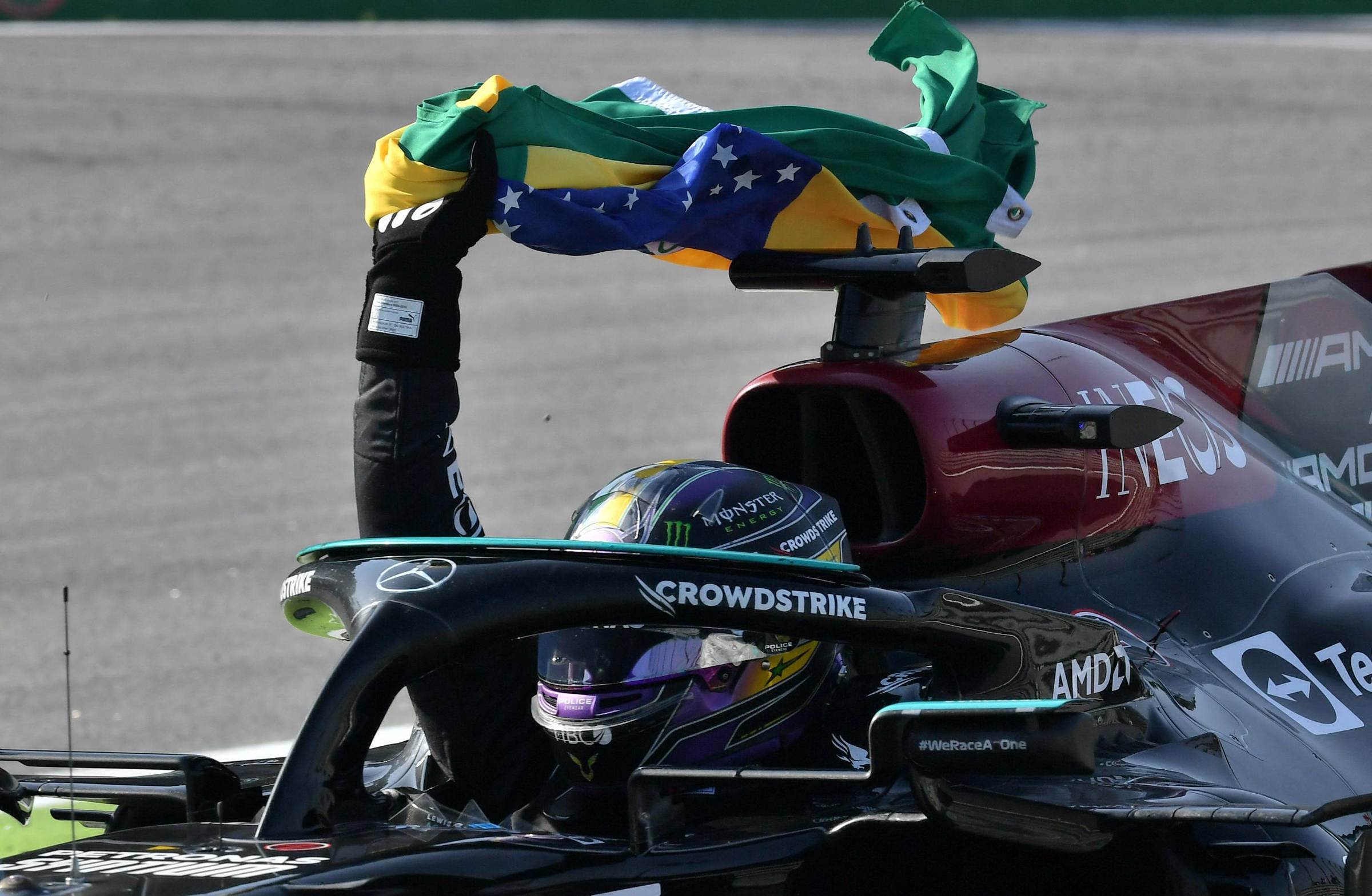 Hamilton fecha com Ferrari e realiza sonho de Senna – 01/02/2024 – Esporte