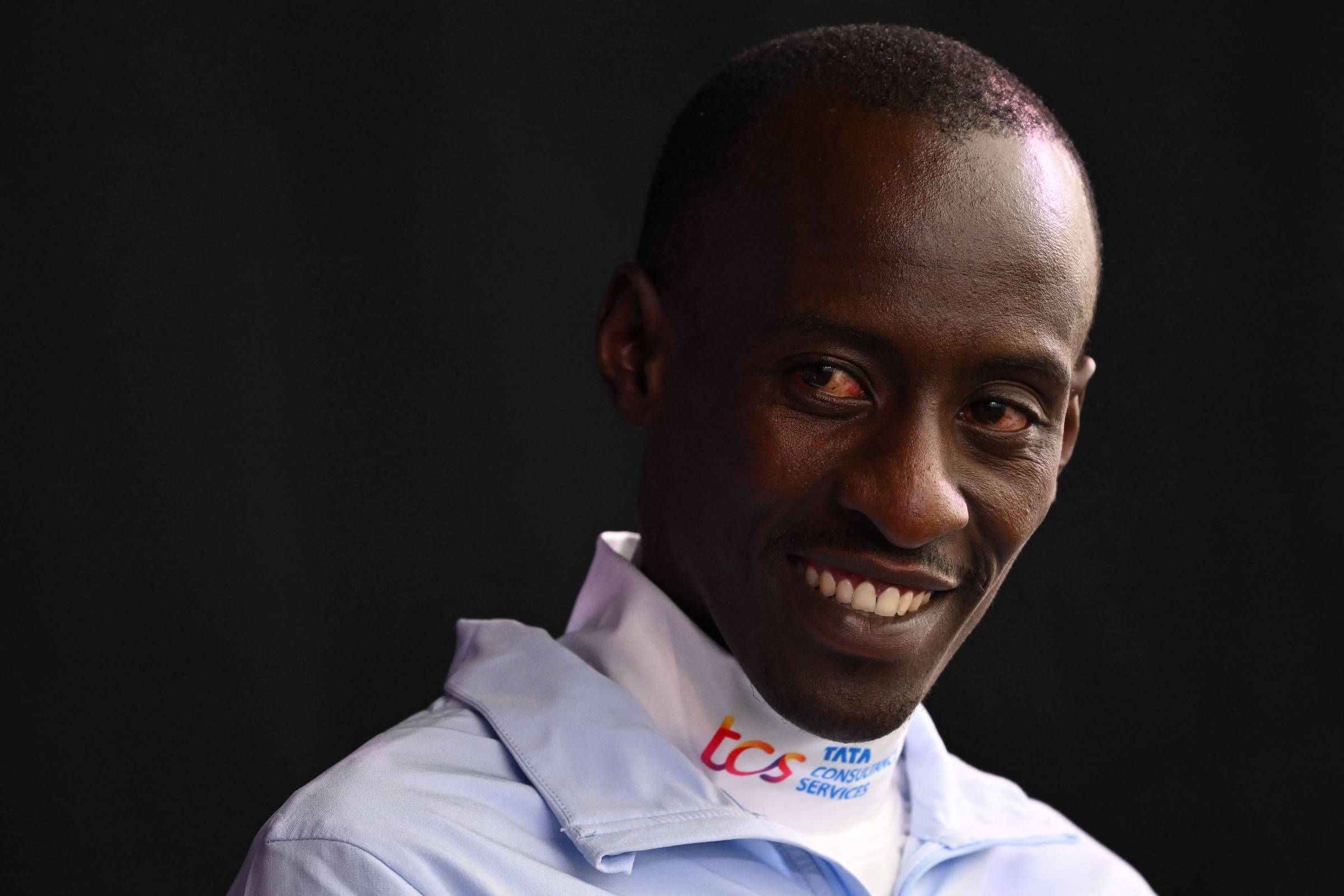 Kelvin Kiptum, recordista mundial da maratona, morre em acidente de carro – 11/02/2024 – Esporte