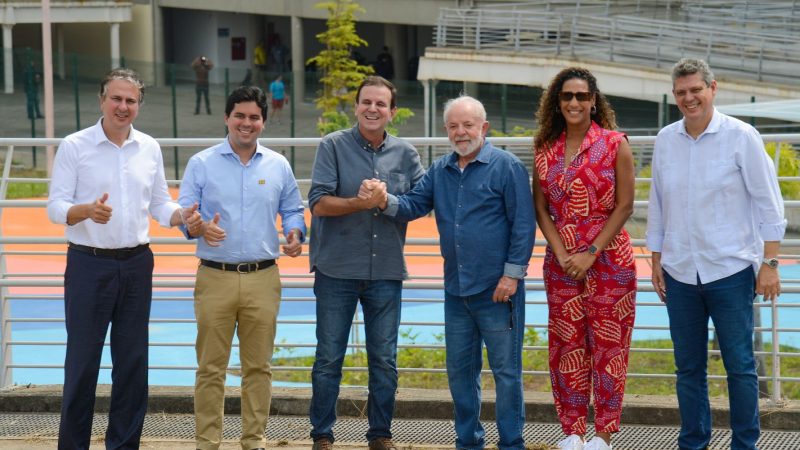 Lula lança pedra fundamental do IFRJ no Complexo do Alemão