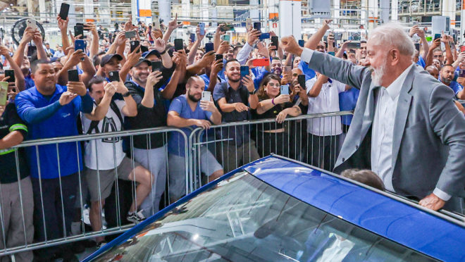 Lula visita Volkswagen em anúncio de R$ 16 bi de investimentos no país