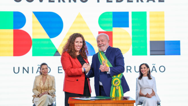 Ministra diz que reajuste de funcionários públicos depende da arrecadação