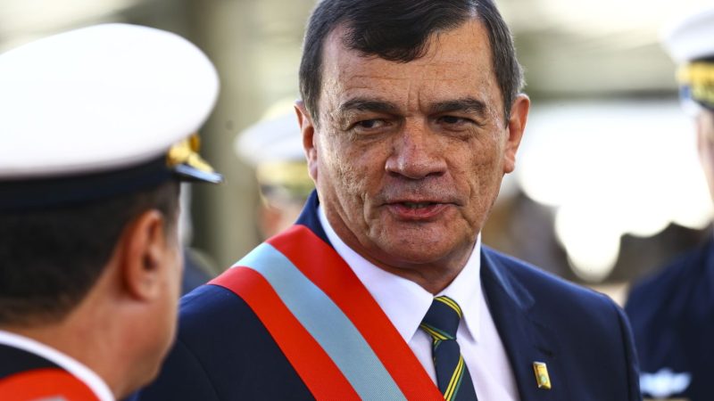 Ministro de Bolsonaro revela reuniões com militares sobre reeleição