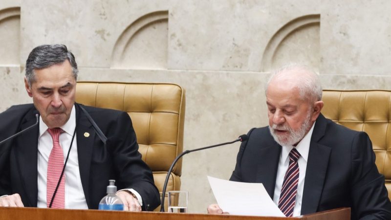 No STF, Lula defende regulação das redes sociais no país