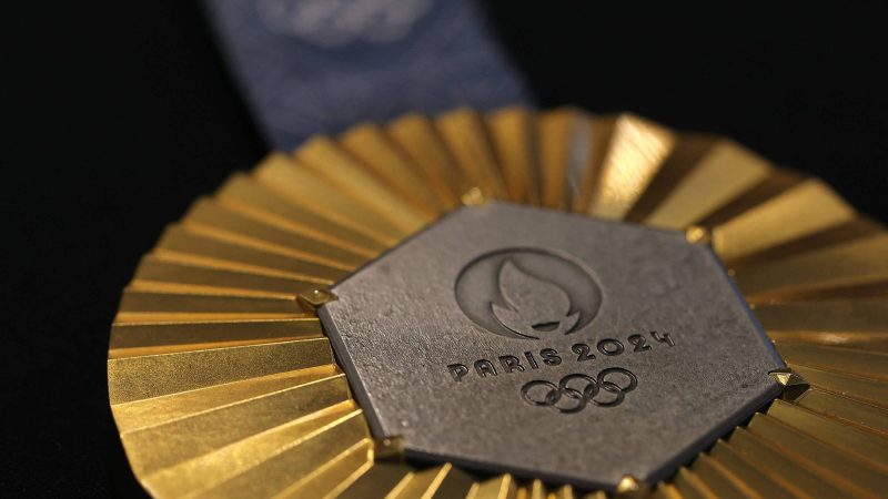 Olimpíadas: medalhas de Paris têm pedaço da Torre Eiffel – 08/02/2024 – Esporte