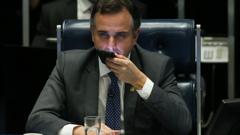 Pacheco pede lista de parlamentares monitorados pela “Abin paralela”