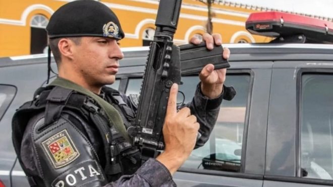 Polícia troca tiros e mata dois criminosos em Santos em ação para achar assassino de PM da Rota