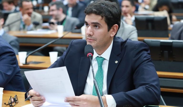 Projeto dispensa padres e pastores de pagar impostos sobre valores recebidos de instituições religiosas – Notícias