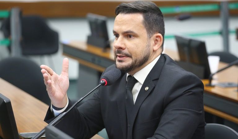 Proposta permite à empresa tributada pelo lucro presumido deduzir custeio da previdência de empregados – Notícias