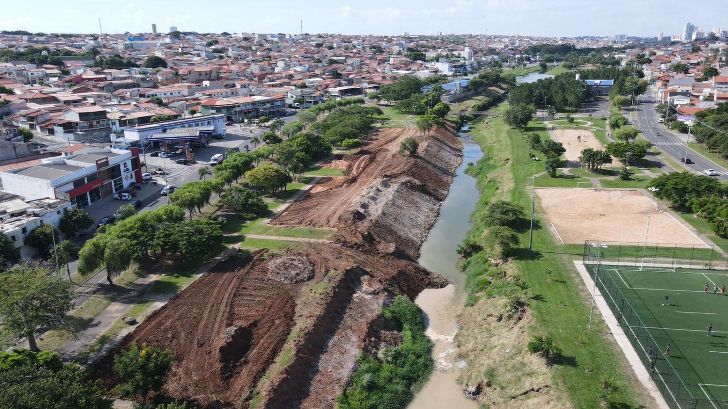 Saae e Prefeitura fazem revitalizao do crrego Barnab