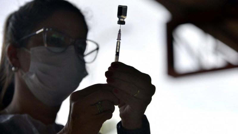 Secretaria de Sade anuncia pblicos aptos para vacinao contra Covid-19 em 2024