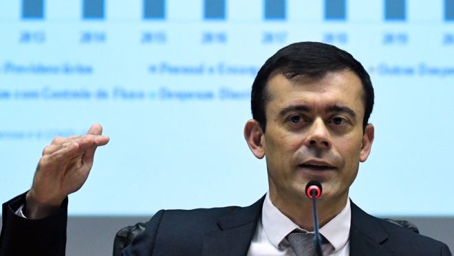 Secretário diz que arrecadação de super-ricos surpreendeu e meta não deve ser revista