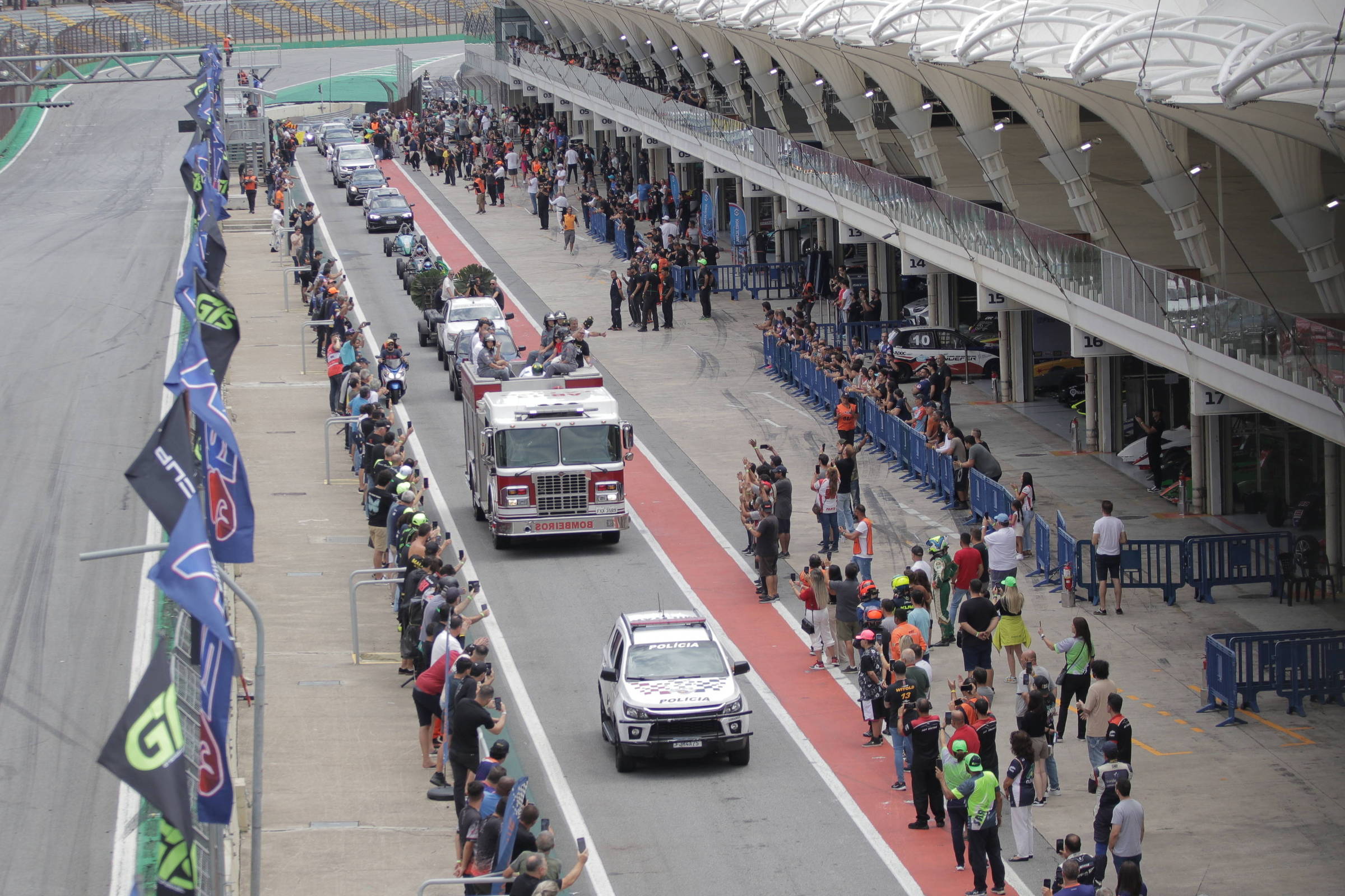 Wilson Fittipaldi é homenageado com volta em Interlagos – 24/02/2024 – Esporte