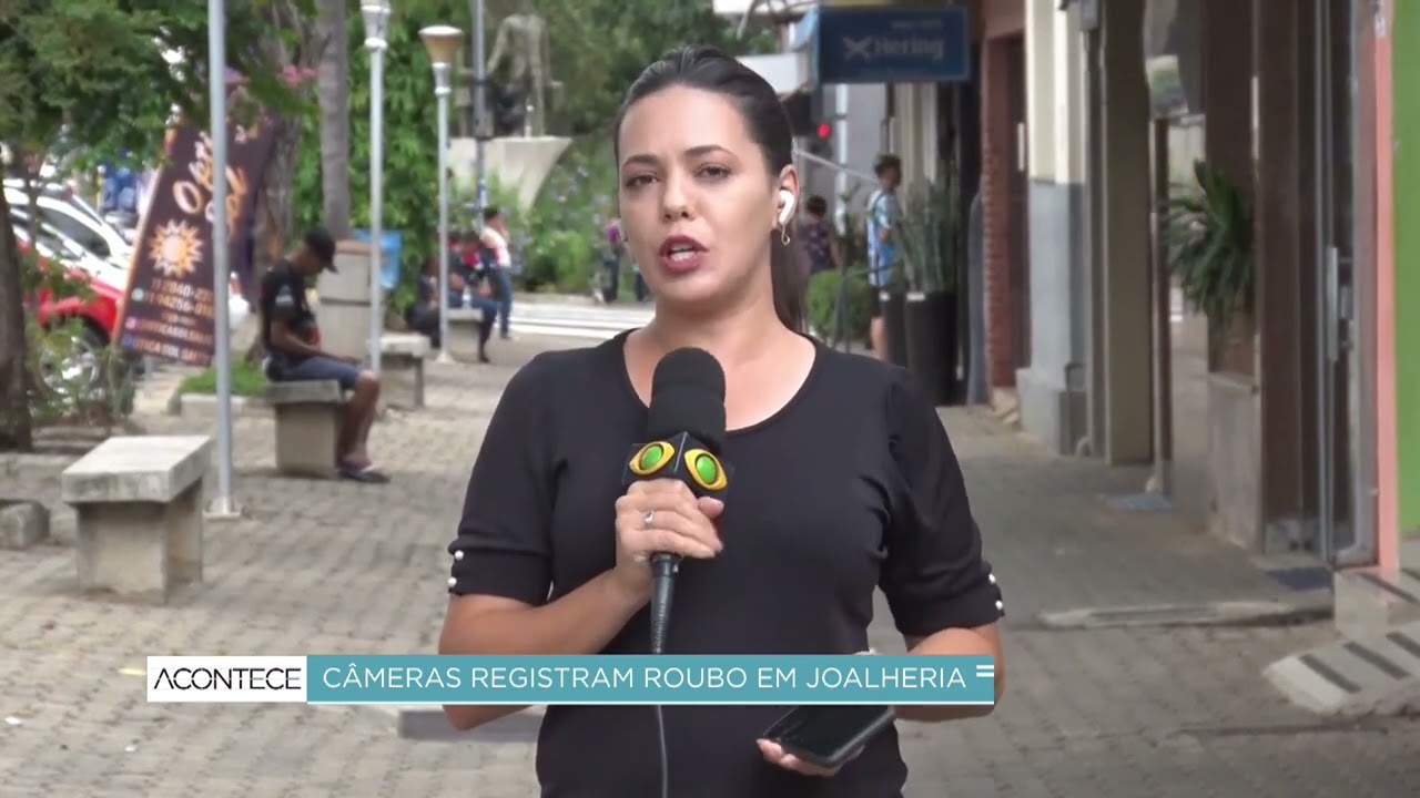 Câmera de segurança registrou um homem assaltando joalheria em Salto