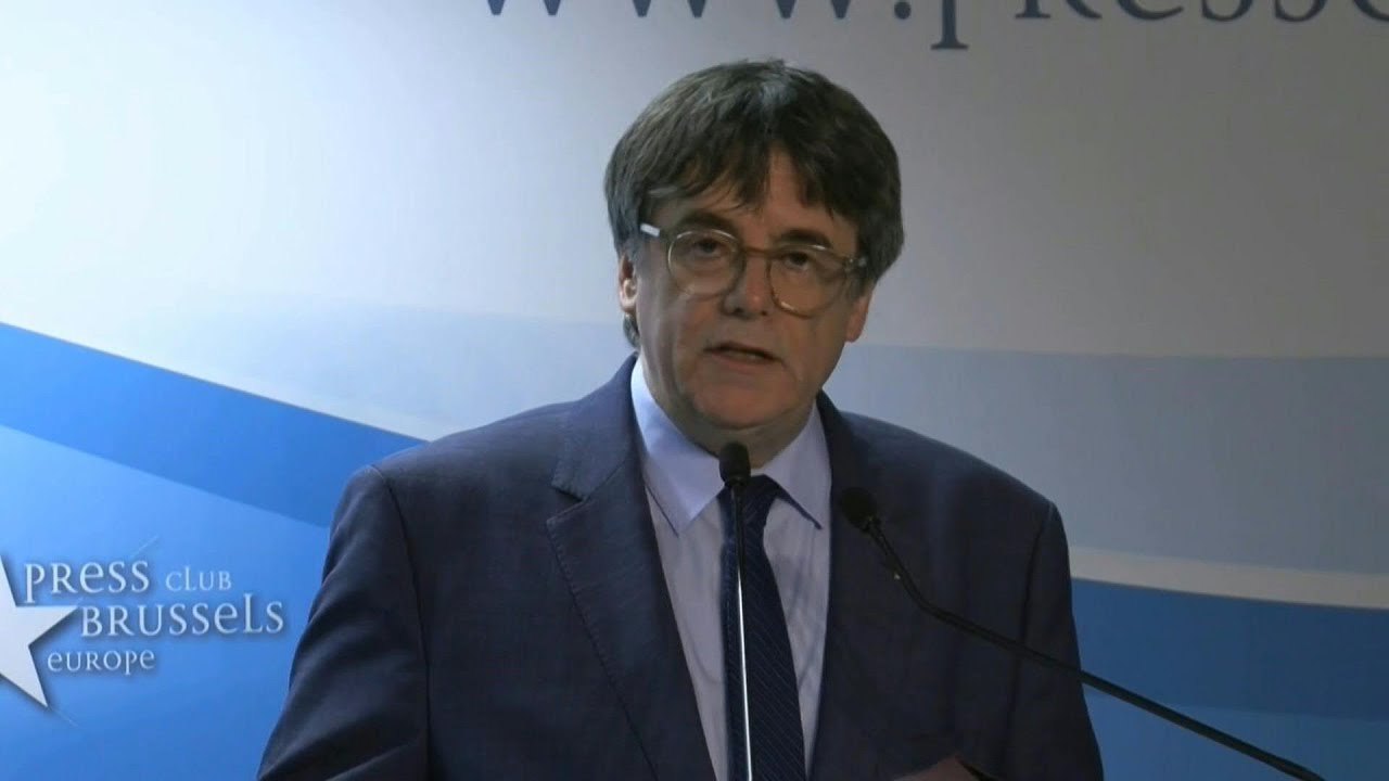 Carles Puigdemont vai ser investigado por terrorismo | AFP