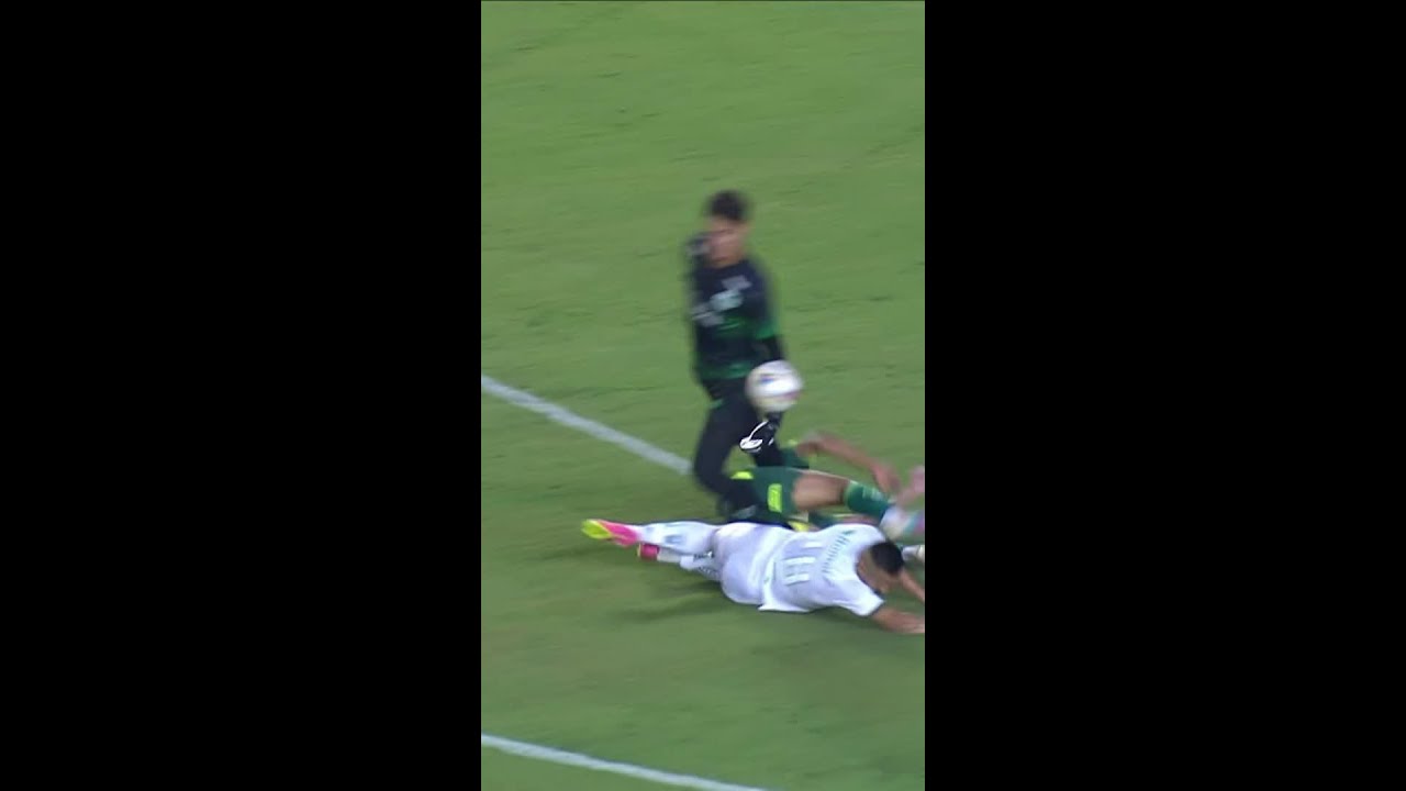 FALTA E DEFESA COM A MÃO FORA DA ÁREA: VALE ISSO? 🟥 | JUVENTUDE X AVENIDA | #shorts | ge.globo
